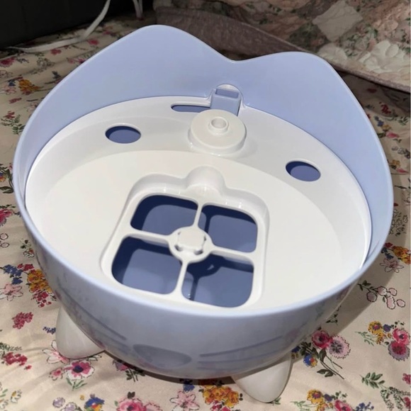 Catit PIXI Whimsical Cat-Shaped Light Up Free Standing Drinking Fountain Bowl - Picture 3 of 5